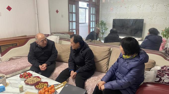 物理与电子工程学院党委开展走访慰问离退休老同志活动