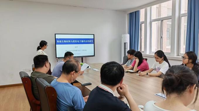 学院陈萍老师作学术报告